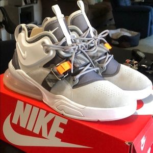 Nike Air Force 270